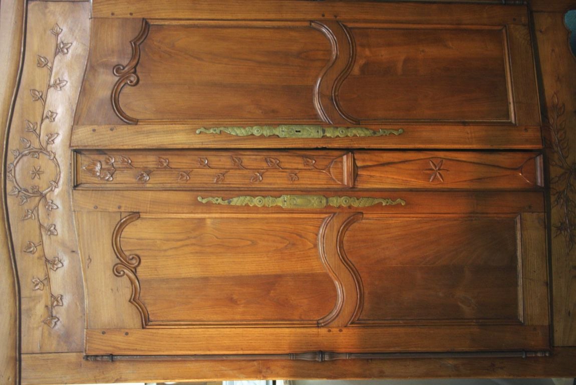 French Walnut Armoire In Excellent Condition For Sale In Carson City, NV